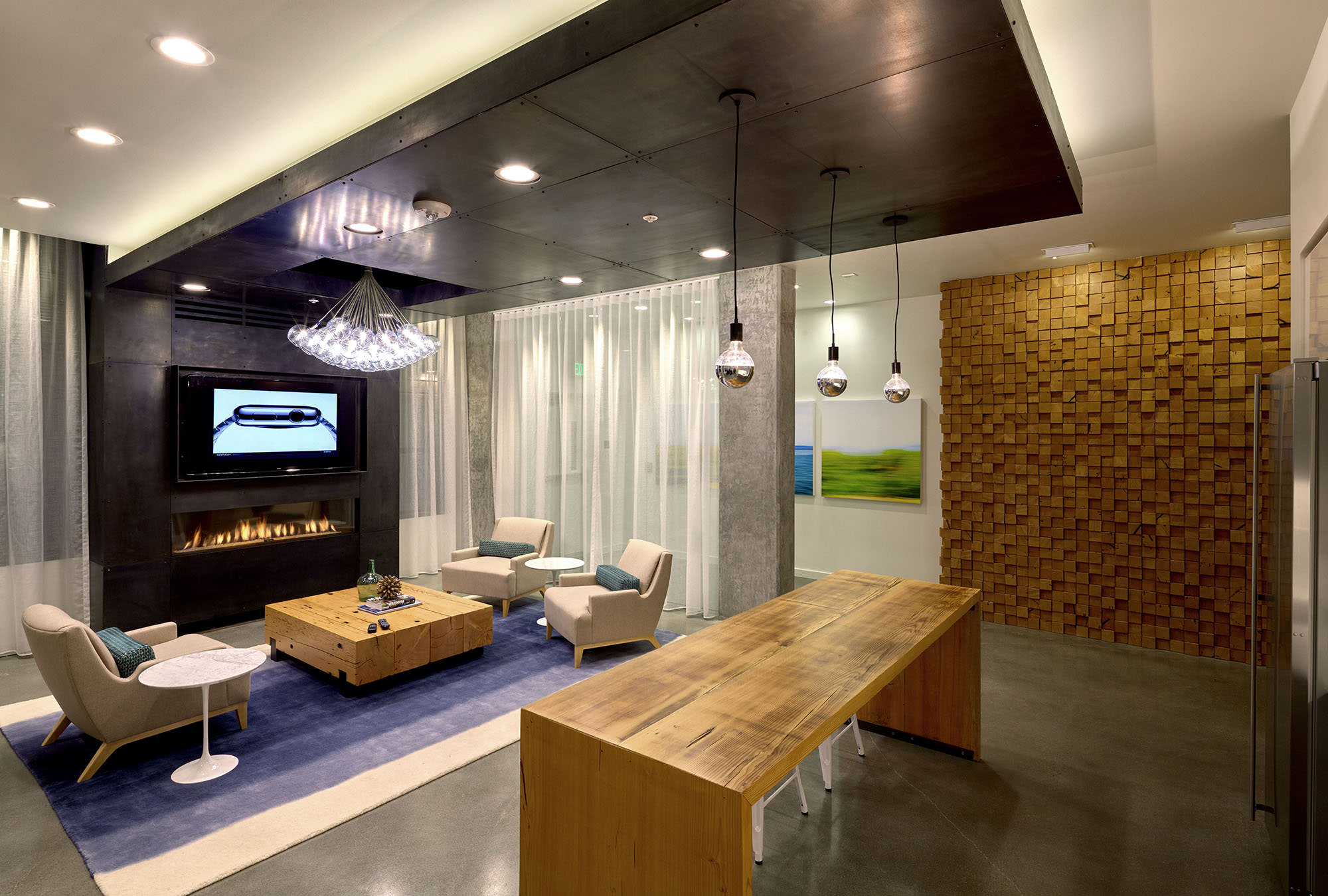 Amenity lounge at 4730 California.