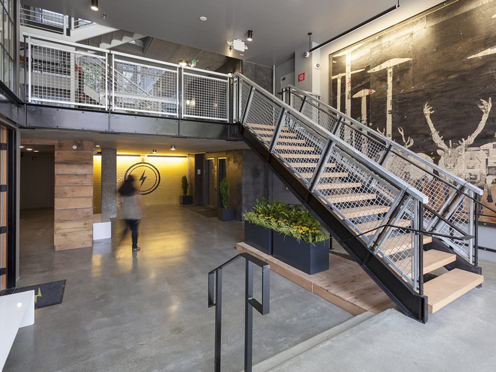 Elan Uptown Flats er Thompson